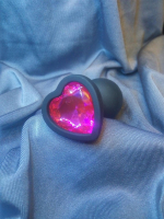 Черная пробка "Ювелир" с ярко розовым кристаллом - Фотография №4