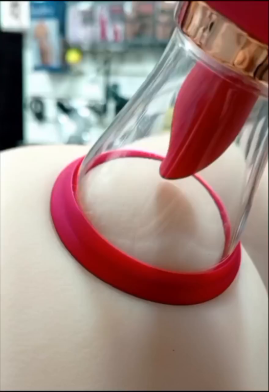 Помпа  женская для вагины и клитора с язычком "Вампирша"