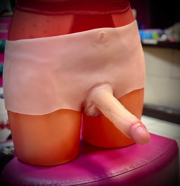 Фаллопротез на реалистичных трусиках - Фотография №2