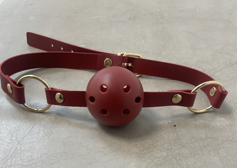 Кляп бордовый, пластиковый, дышащий - Фотография №1