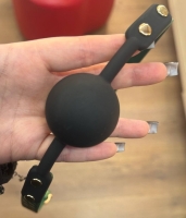 Кляп черный не дышащий, силикон ремешок зеленый под змею Интим Хаус