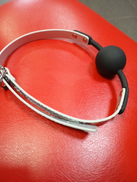 Кляп черный силикон не дышащий ремешок с узором под змею - Фотография №2