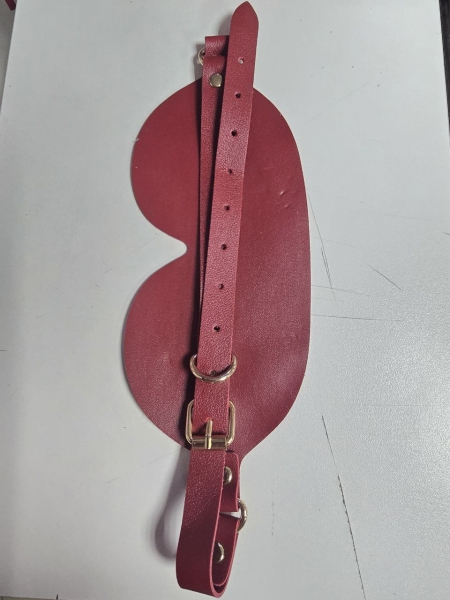 Маска на глаза закрытая с золотой фурнитурой "Бордо" с большим обхватом - Фотография №4