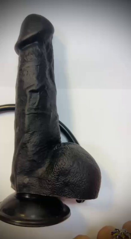 Фаллоимитатор черный с венками с увеличением объема