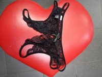 Трусики кружевные с большим вырезом черные Интим Хаус