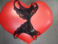 Трусики кружевные с большим вырезом черные - Фотография №2