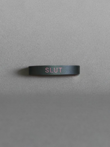 Чокер "Интимхаус" черная полоска SLUT - Фотография №1