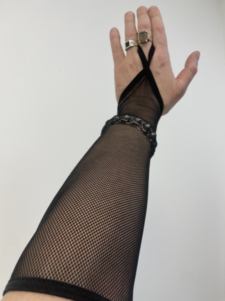 Перчатки митенки мелкая сетка, черные - Фотография №1