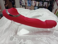 Вибратор красный двухсторонний, с одной стороны вибро с другой сосунок - Фотография №1