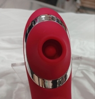 Вибратор красный двухсторонний, с одной стороны вибро с другой сосунок - Фотография №7