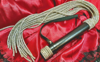 Плеть "BDSM Арсенал" черная ручка, хвосты из страз Интим Хаус