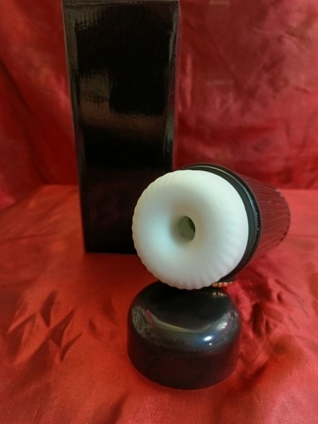 Мастурбатор в круглой черной тубе с эффектом засасывания - Фотография №2