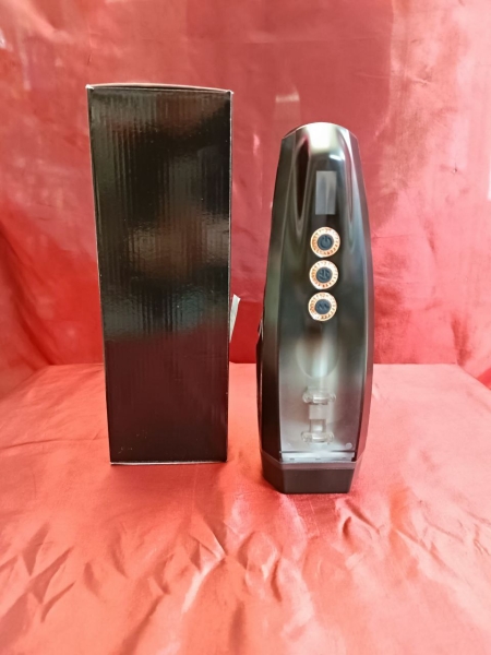 Мастурбатор в черной тубе с поступательными движениями - Фотография №1