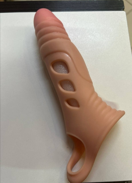 Насадка "Pretty Love" удлиняюющая. телесная с вибрацией на стволе - Фотография №1